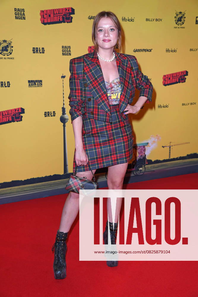 Jella Haase at the SchwarzeSchafe premiere at the cinema in the Kulturbrauerei in Berlin on 15 07 2025