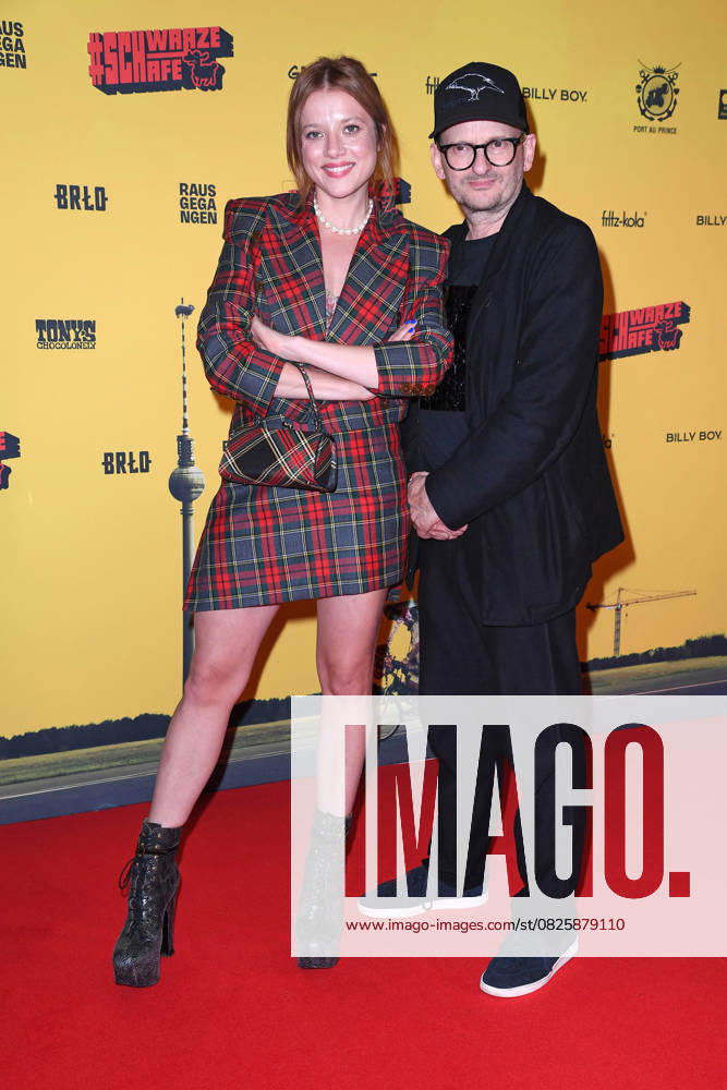 Jella Haase, Milan Peschel at the SchwarzeSchafe premiere at the cinema in the Kulturbrauerei in Berlin on 15 07 2025