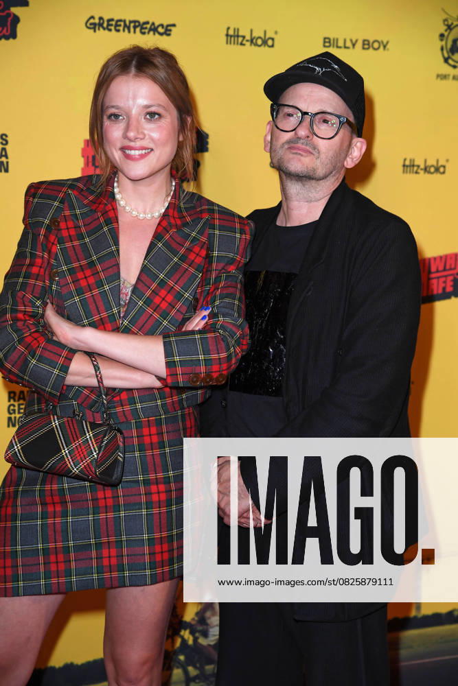 Jella Haase, Milan Peschel at the SchwarzeSchafe premiere at the cinema in the Kulturbrauerei in Berlin on 15 07 2025