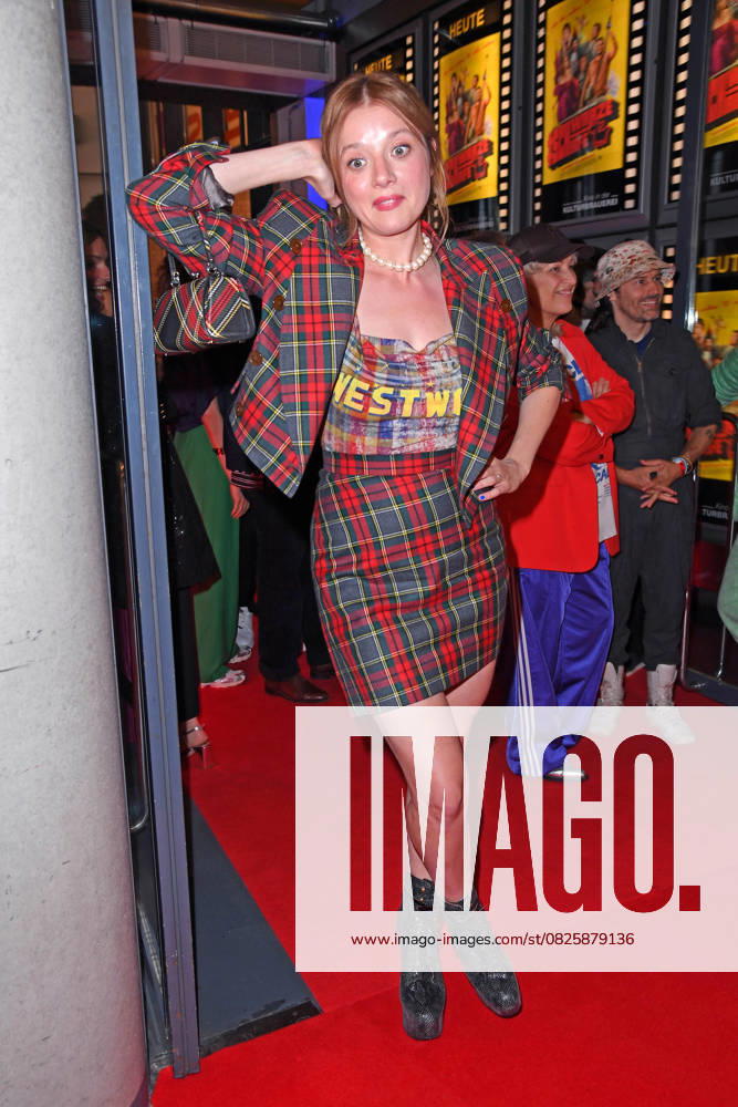 Jella Haase at the SchwarzeSchafe premiere at the cinema in the Kulturbrauerei in Berlin on 15 07 2025