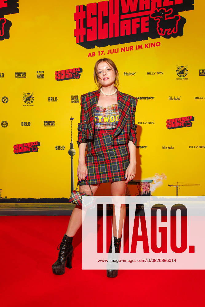 Premiere SchwarzeSchafe Jella Haase at the premiere of SchwarzeSchafe at the cinema in the Kulturbrauerei on 15 07 2025 in Berlin