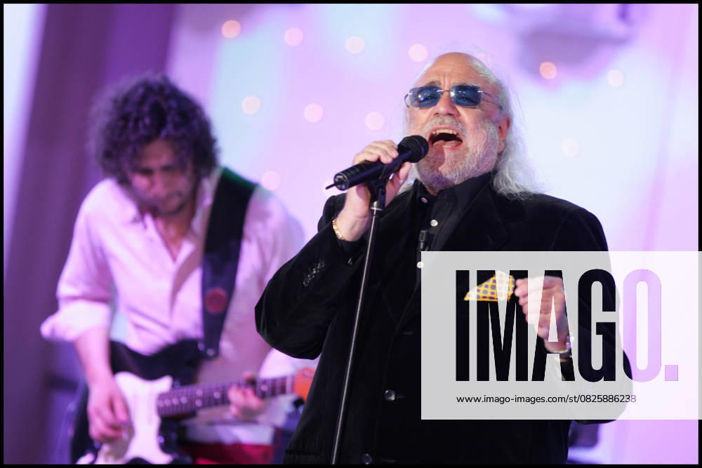 DEMIS ROUSSOS ENREGISTREMENT DE LEMISSION VIVEMENT DIMANCHE PARIS France