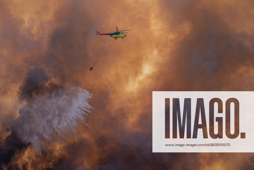 Wildfires rage across Turkiye s Marmara spread to Canakkale CANAKKALE, TURKIYE - JULY 16: Firefighting efforts continue to extinguish a forest fire that spread from agricultural land in Tekirdag to Gelibolu district of Canakkale, Turkiye on July 16, 2025. Aerial and ground teams continue to fight the blaze as smoke rises over the charred woodland. Sergen Sezgin Anadolu Canakkale Turkey. Editorial use only. Please get in touch for any other usage.