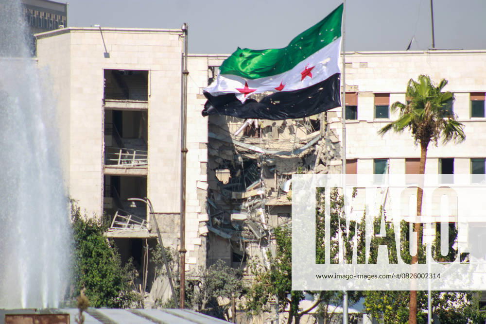 Israeli airstrike hits Syrian army’s General Staff Complex in Syrian capital Damascus DAMASCUS, SYRIA - JULY 16: Emergency services and security forces arrive and set up a security perimeter following an Israeli airstrike targeting the entrance of the Syrian army’s General Staff Complex in Damascus, Syria, on July 16, 2025. The building was targeted three times throughout the day, with visible flames and heavy smoke following the attacks. At least two people were injured in the Israeli airstrike. Nour Ziadeh Anadolu Damascus Syria. Editorial use only. Please get in touch for any other usage.