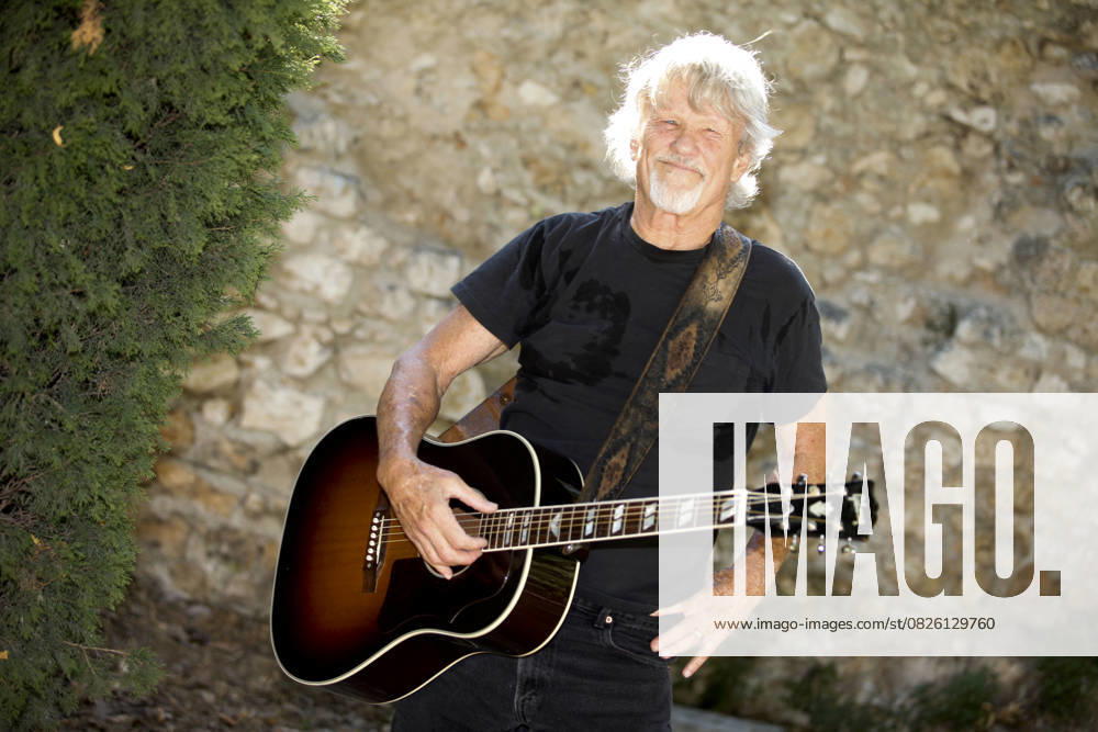 Rétro Décès de Kris Kristofferson Archives Kris Kristofferson en concert au Nice Jazz Festival dans les Arènes de Cimiez à Nice Le 23 juillet 2010 File Photo Kris Kristofferson performed during the Nice Jazz Festival On july 23rd 2010 Nice France
