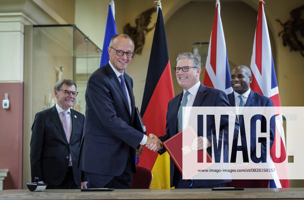 Johann Wadephul CDU , Federal Foreign Minister, photographed during his trip to London with Friedrich Merz CDU , Federal Chancellor, here signing the Treaty of Amity and Bilateral Cooperation between Germany and the United Kingdom together with the British Foreign Secretary David Lammy and Prime Minister Keir