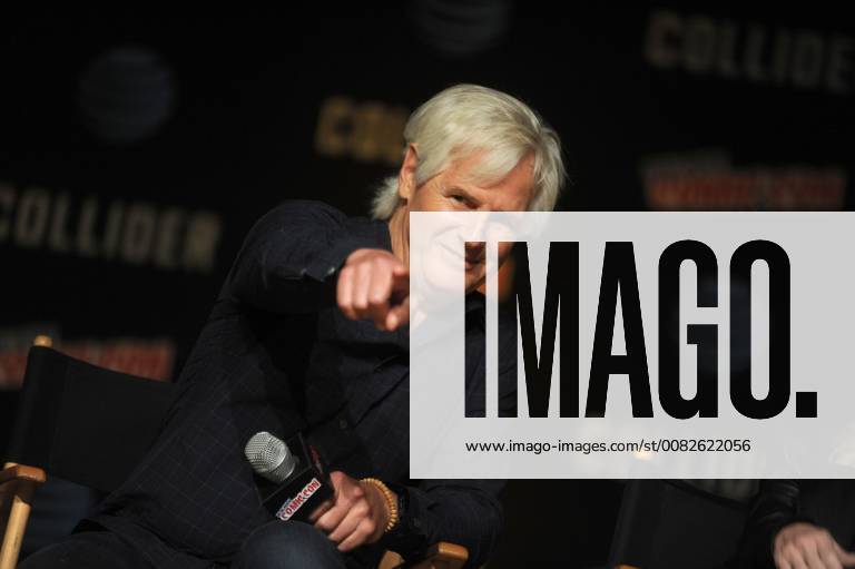 NEW YORK, NY - OCTOBER 08: Chris Carter speaks onstage at The X-Files panel during 2017 New York Comic Con -Day 4 on October 8, 2017 in New York City...People: Chris Carter. Manhattan United States Of America - ZUMAs214 20090329_zba_s214_012
