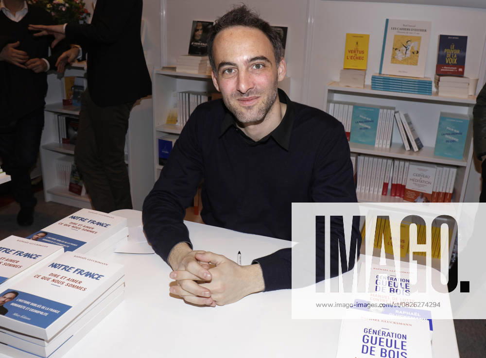 Raphaël Glucksmann at the 37th Salon du Livre held at the Parc des Expositions, Porte de Versailles in Paris, France on March 25th, 2017 Cédric Perrin Bestimage 37th Salon du Livre held at the Porte de Versailles in Paris, France on March 25th, 2017 Paris France