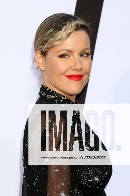 LOS ANGELES - APR 3: Kathleen Robertson at the Blockers Premiere at Village Theater on April 3, 2018 in Westwood, CA