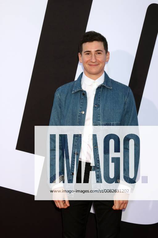 LOS ANGELES - APR 3: Sam Lerner at the Blockers Premiere at Village Theater on April 3, 2018 in Westwood, CA