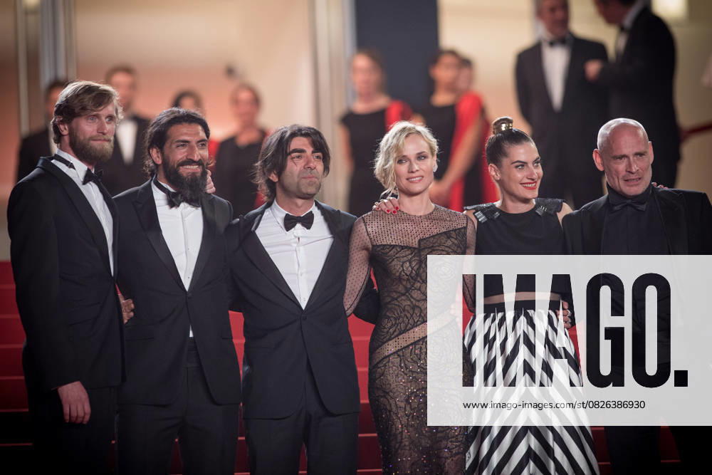 Ulrich Brandhoff, Numan Acar, Fatih Akin, Diane Kruger, Samia Chancrin, Johannes Krisch Montée des marches du film Aus Dem Nichts In The Fade lors du 70ème Festival International du Film de Cannes Le 26 mai 2017 Borde Jacovides Moreau Bestimage Red carpet for the movie In The Fade Aus Dem Nichts during the 70th Cannes International Film festival On may