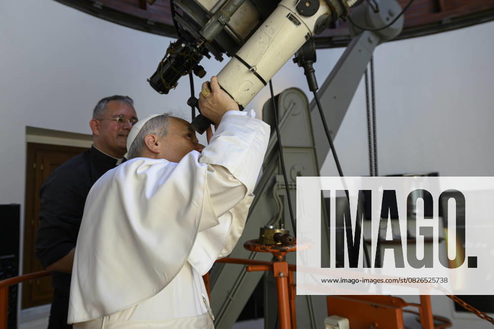 Bilder des Jahres 2025, News 07 Juli ITALY - POPE LEO XIV DURING HIS VISIT AT THE VATICAN OBSERVATORY, SPECOLA IN THE SUMMER PAPAL HOLIDAY IN CASTEL GANDOLFO - 2025 7 20 Italy, Albano , Vatican, 2025 7 20 Pope Leo XIV during his visit at the Vatican Observatory, Specola in the summer papal estate in Castel Gandolfo, 40 km southeast of Rome. The newly elected Pope Leo XIV, revives a long-standing papal tradition paused under Francis, as Castel Gandolfo prepares to welcome a pope for the first time in over a decade. - NO BOOKS
