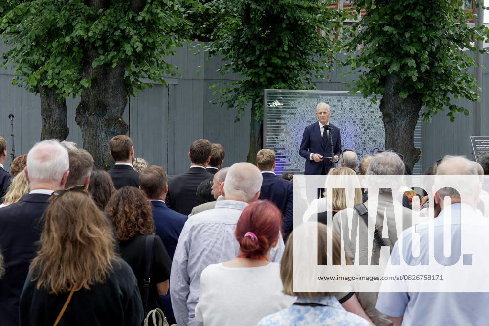 14 year commemoration for the terrorist attack on July 22nd Oslo 20250722 Prime Minister Jonas Gahr Store during the commemoration at the memorial site outside Hoyblokka in the government quarter 14 years after the terrorist attack on July 22nd Photo Terje Bendiksby NTB Oslo Norway dBhENsjV06I Ref dBhENsjV06I jpg