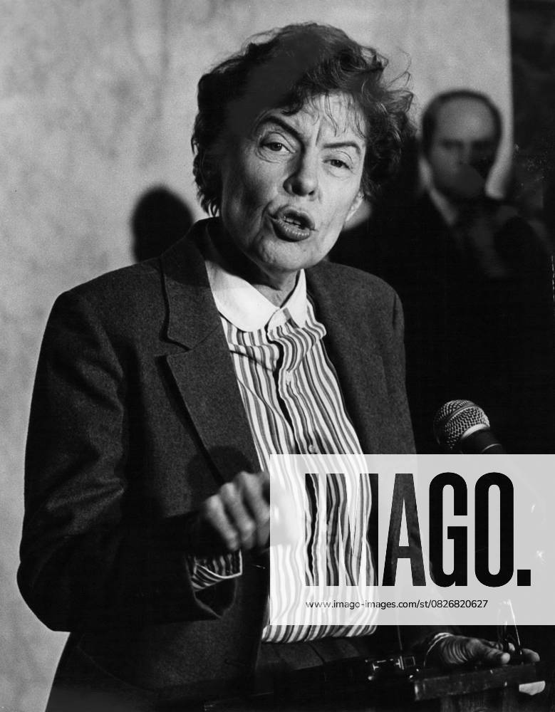 US politics Government 2 February 1981 the United Nations Jeane J Kirkpatrick, the New American Ambassador in the United States, language with the Press, after you General Secretary Waldheim their Letter of accreditation presented had New York New York U S