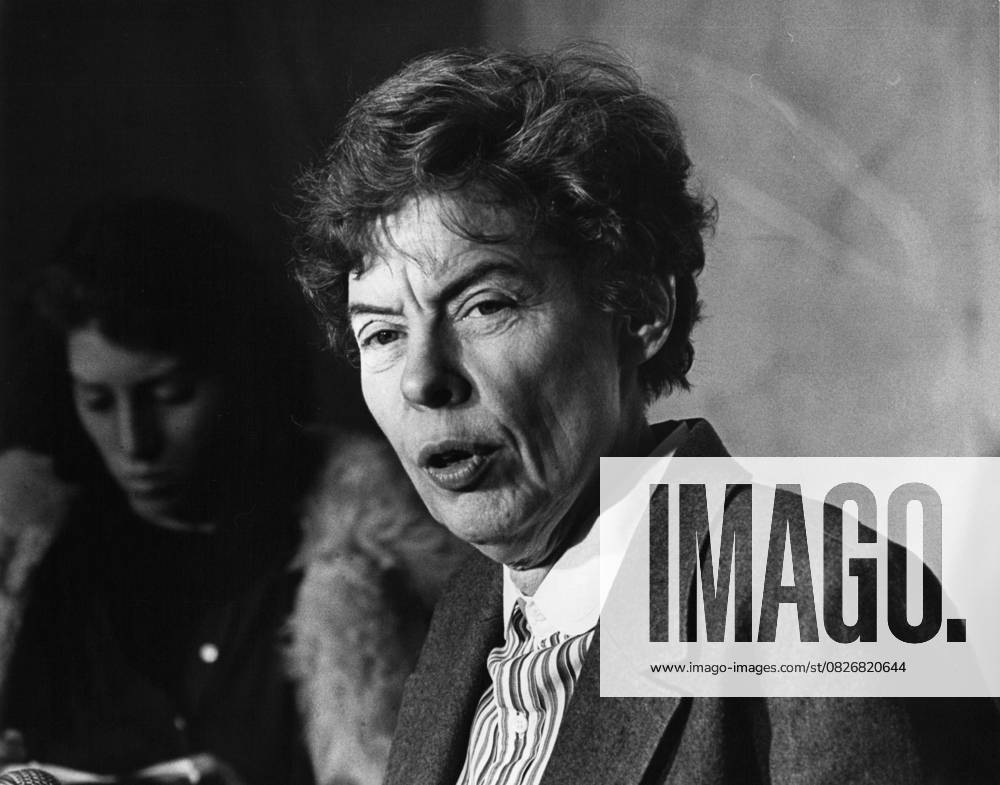 US politics Government 2 February 1981 the United Nations Jeane J Kirkpatrick, the New American Ambassador in the United States, language with the Press, after you General Secretary Waldheim their Letter of accreditation presented had New York New York U S