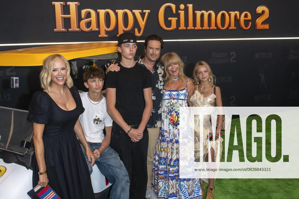 (L-R) Erinn Hudson, Bodhi Hawn Hudson, Wilder Brooks Hudson, Oliver Hudson, Goldie Hawn and Rio Laura Hudson attend Netflix s Happy Gilmore 2 New York Premiere at Jazz at Lincoln Center. New York United States - ZUMAs197 20250721_aaa_s197_295