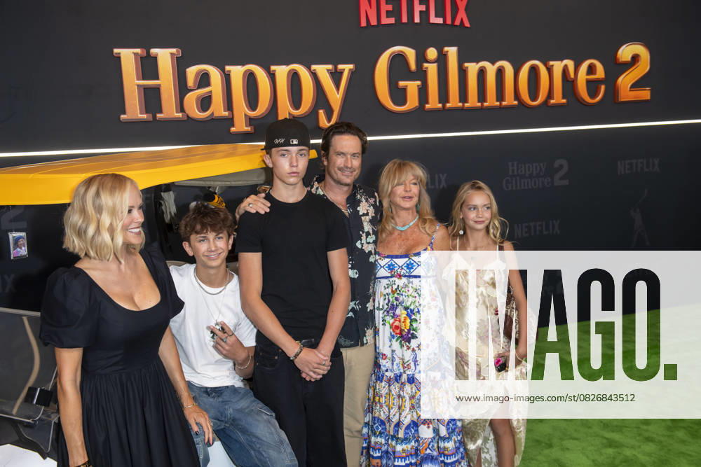 (L-R) Erinn Hudson, Bodhi Hawn Hudson, Wilder Brooks Hudson, Oliver Hudson, Goldie Hawn and Rio Laura Hudson attend Netflix s Happy Gilmore 2 New York Premiere at Jazz at Lincoln Center. New York United States - ZUMAs197 20250721_aaa_s197_303