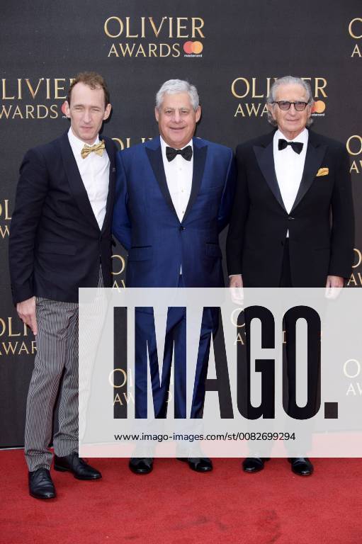 Cameron MacKintosh with accompaniment at the Olivier Awards 2018 at the Royal Albert Hall London 08 04 2018 Cameron MacKintosh with accompaniment Foto:xS.xFuturexImage