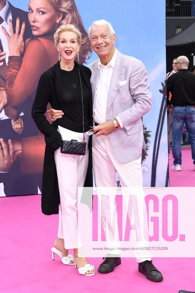Grit Weiss and Jo Groebel at the German premiere of DIE NACKTE KANONE in Berlin on 24 07 2025