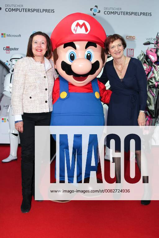 Carolin Kerschbaumer Michaela Haberlander German Computer Game Award 2018 in the coal bunker boiler house in Munich on 10 04 2018