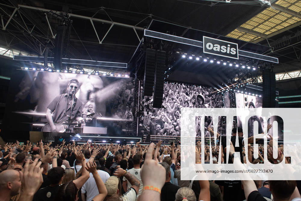 Bilder des Jahres 2025, Entertainment 07 Juli Oasis Perform at Wembley Stadium, London, UK The Crowd as Oasis performs on their first show at Wembley Stadium, London, England, UK on Friday 25 July 2025., Credit:Justin Ng Avalon UK, England, London, Wembley Stadium