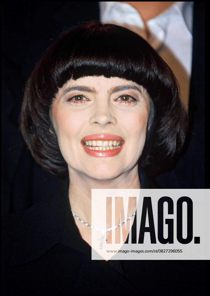 ARCHIVES MIREILLE MATHIEU VIVEMENT DIMANCHE PARIS France