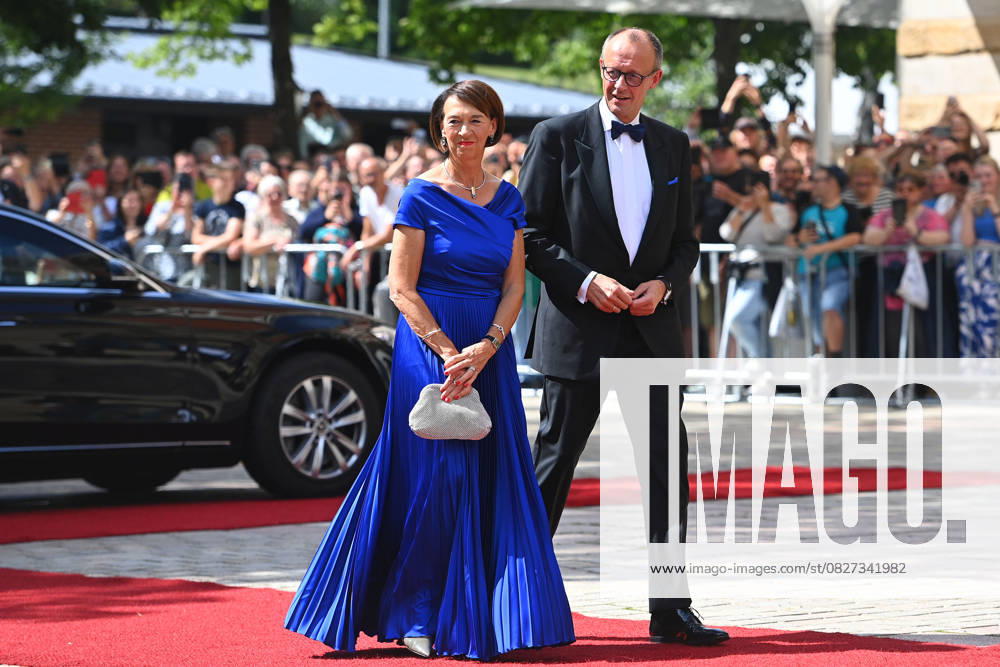 Federal Chancellor Friedrich MERZ with wife Charlotte MERZ Opening of the Bayreuth Richard Wagner Festival 2025 Red carpet on 25 07 2025 Grueneer Huegel,