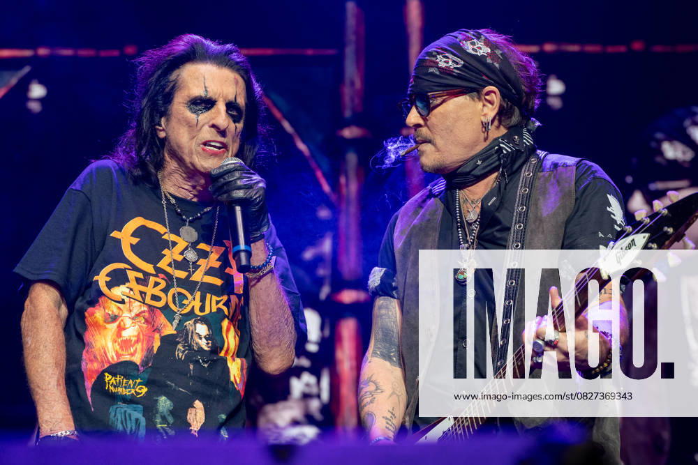 Bilder des Jahres 2025, Entertainment 07 Juli Alice Cooper Concert at O2 Arena in London, UK - 25 Jul 2025 Alice Cooper seen on stage with Johnny Depp live in concert London United Kingdom