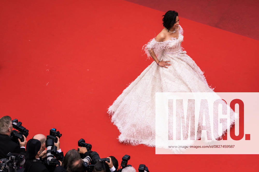 Michelle Rodriguez Montée des marches for the movie Once upon a time in Hollywood during the 72nd Cannes International Film festival On may 21st 2019 Cannes France Borde Jacovides Moreau Bestimage Red carpet for the movie Once upon a time in Hollywood during the 72nd Cannes International Film festival On may 21st 2019 Cannes France