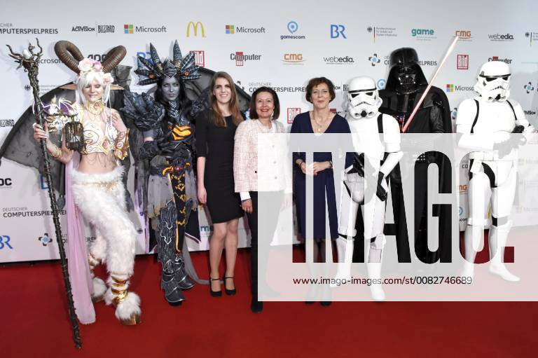 Carolin Kerschbaumer with accompaniment at the presentation of the German Computer Game Prize 2018 in the Kesselhaus Munich 10 04 2018 Foto:xP.xSchönbergerx xFuturexImage