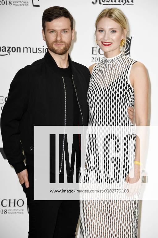 Daniel Grunenberg and Carolin Niemczyk Glasperlenspiel at the 27th German Music Award Echo 2018 in the Messe Berlin Berlin 12 04 2017 Foto:xF.xFuturexImage