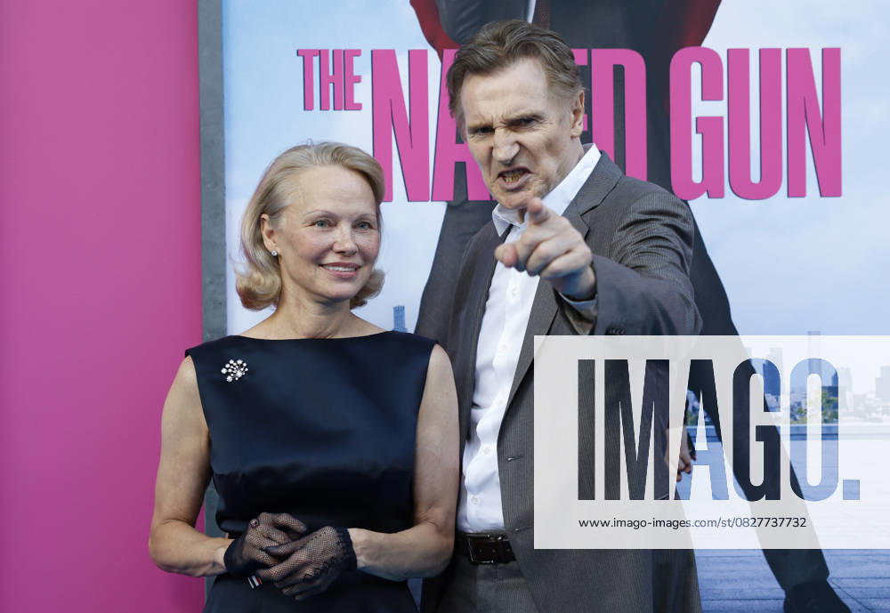 Bilder des Jahres 2025, Entertainment 07 Juli Pamela Anderson and Liam Neeson arrive on the red carpet for Paramount Pictures The Naked Gun Premiere at the SVA Theatre on Monday, July 28, 2025 in New York City. NYP20250729321 JOHNxANGELILLO