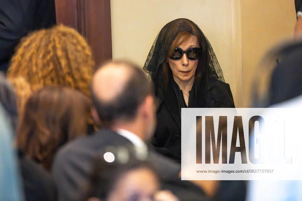 Bilder des Jahres 2025, Entertainment 07 Juli Rare Appearance Of Lebanese Singer Fayrouz At Her Son’s Funeral - Bikfaya Lebanese singer and living legend Fayrouz attends funeral after the passing of her son, Ziad Rahbani, at church in the village of Bikfaya, 40 minutes from Beirut, Lebanon, on July 28, 2025. Photo by Ammar Abd Rabbo ABACAPRESS.COM Bikfaya Lebanon