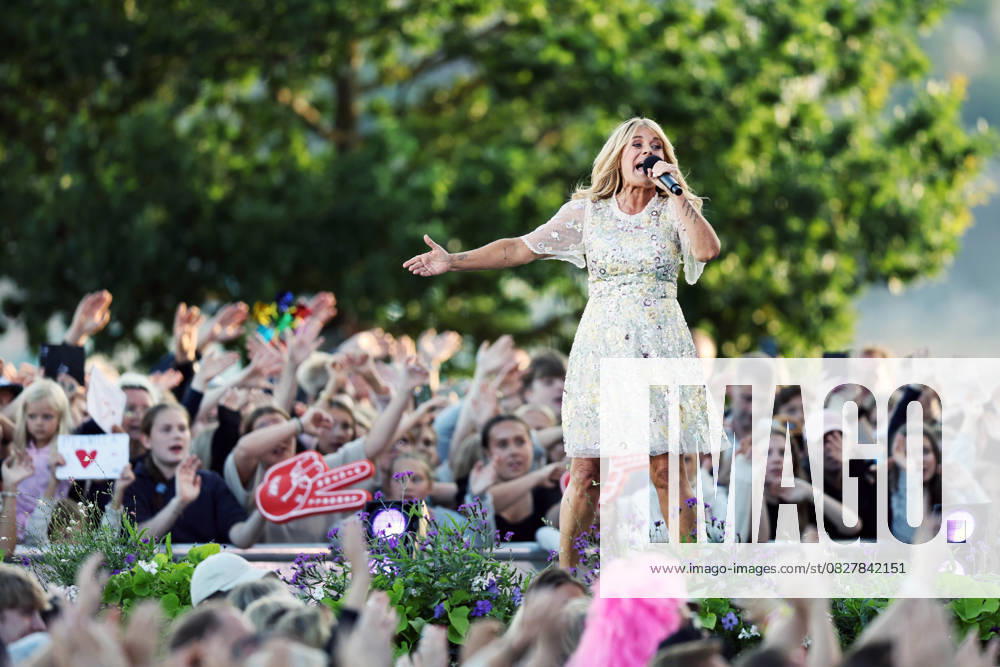 STOCKHOLM, SWEDEN 20250729 Host Pernilla Wahlgren during Allsang pa Skansen on Tuesday evening STOCKHOLM SWEDEN