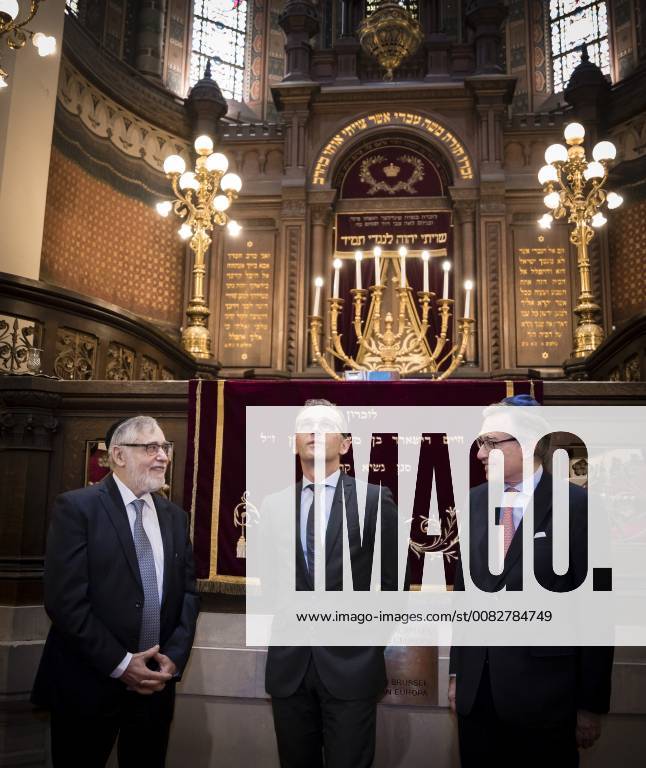 Federal Foreign Minister Heiko Maas M SPD visits together with the President of the Central Israelite Consistory of Belgium Philippe Mankiewicz R and Chief Rabbi Bruessels Albert Guigui L the Great Synagogue of Europe in Brussels 13 04 2018 Brussels Belgium