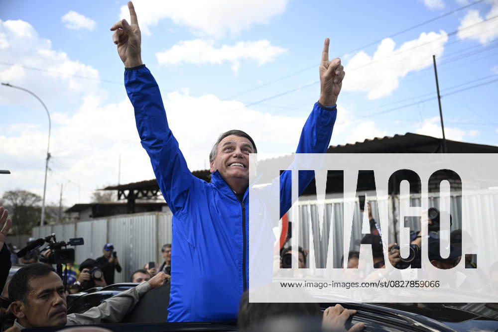 Former Brazilian President Jair Bolsonaro attends Capital Moto Week in Brasilia BRASILIA, BRAZIL - JULY 29: Former Brazil s President Jair Bolsonaro greets supporters as he visits the Capital Moto Week in Brasilia, Brazil on July 29, 2025. Mateus Bonomi Anadolu Brasilia Brazil. Editorial use only. Please get in touch for any other usage.