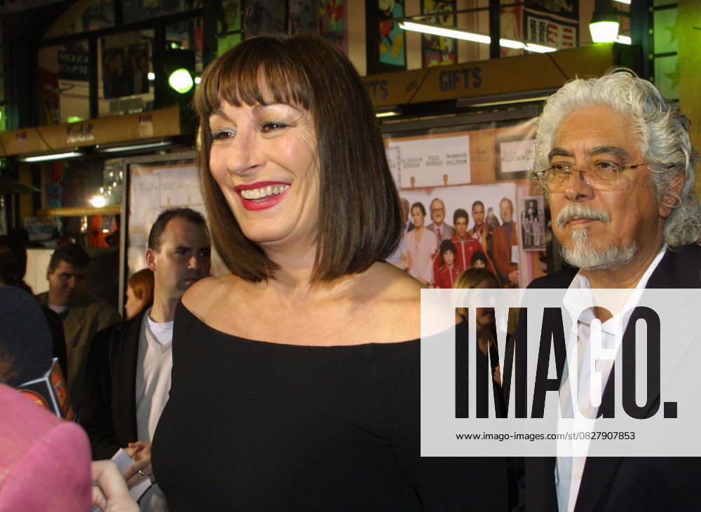 The Royal Tenenbaums Premiere Dec 06, 2001; LA, CA, USA; Actress ANJELICA HUSTON & husband Artist ROBERT GRAHAM @ the LA premiere of The Royal Tenenbaums. .