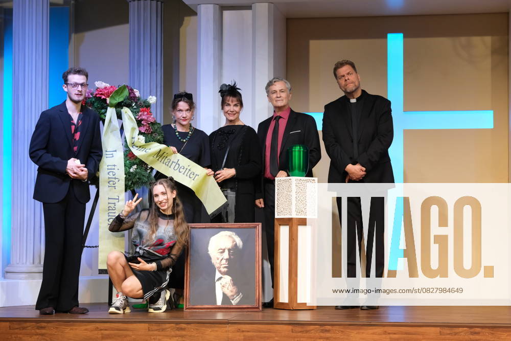 Peer Robin Hagel, Tima Herz, Sophie Göbel, Nicola Tiggeler and Timothy Peach as well as Tetje Mierendorf in the black comedy Kalter Weisser Mann, a highly topical comedy about gender stereotyping, sexism and politically correct behavior during the funeral service for an entrepreneur that threatens to descend into chaos, photo rehearsal at the Komödie Win