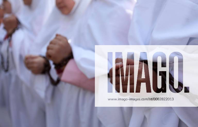 Gaza City, Gaza Strip, Palestinian Territory - Palestinian girls wearing white shroud as they take part in a demonstration in support of Palestinian prisoners held in Israeli jails, in Gaza City, on April 16, 2018 Gaza City Palestinian Territory - ZUMAap3_ 20180416_zaf_ap3_022