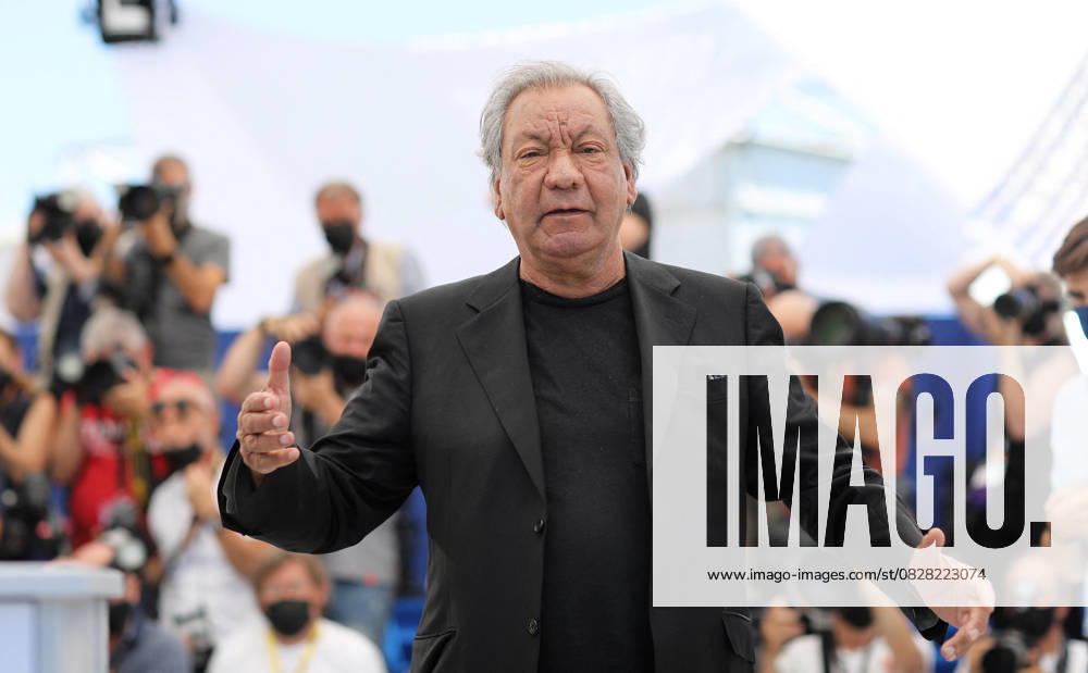 Tony Gatlif au photocall du film Tom Medina Cinéma de la plage lors du 74ème festival international du film de Cannes le 9 juillet 2021 Borde Jacovides Moreau Bestimage Photocall of the movie Tom Medina during 74th Cannes Film Festival in Cannes on july 9th 2021 Cannes France