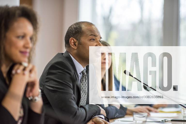 Markus N. Beeko, Generalsekretaer von Amnesty International in Deutschland, bei einer Pressekonferenz zum Amnesty-Menschenrechtspreis 2018 am 16.04.18 in Berlin. Fuer einen furchtlosen Einsatz trotz staatlicher Repressionen wird das aegyptische Nadeem-Zentrum in Kairo fuer die Rehabilitierung von Opfern von Gewalt und Folter mit dem Menschenrechtspreis von Amnesty International am Montagabend (16.04.18) in Berlin ausgezeichnet. Stellvertretend fuer das Nadeem-Zentrum nimmt der aegyptische Arzt und Menschenrechtsaktivist Taher Mokhtar entgegen, da die Betreiber des Zentrums nicht aus Aegypten ausreisen duerfen. Das Nadeem-Zentrum setzt sich seit 25 Jahren fuer Folteropfer ein. Die Mitarbeiter der Organisation errichteten eine Spezialklinik zur Behandlung Ueberlebender von Misshandlungen durch die Sicherheitskraefte, wo Betroffene medizin