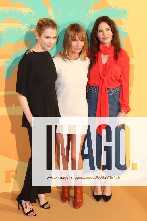 Axelle Laffont - Marie Josee Croze - Virginie Ledoyen CELEBRITES : Avant Premiere Milf - Paris - 17 04 2018 MichaelBaucher Panoramic
