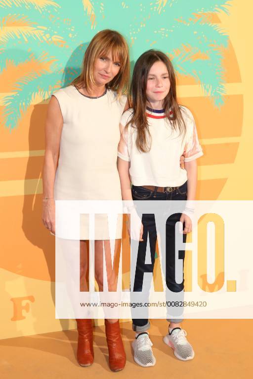 Axelle Laffont CELEBRITES : Avant Premiere Milf - Paris - 17 04 2018 MichaelBaucher Panoramic