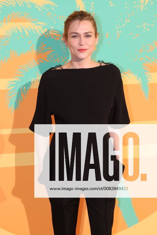 Marie Josee Croze CELEBRITES : Avant Premiere Milf - Paris - 17 04 2018 MichaelBaucher Panoramic