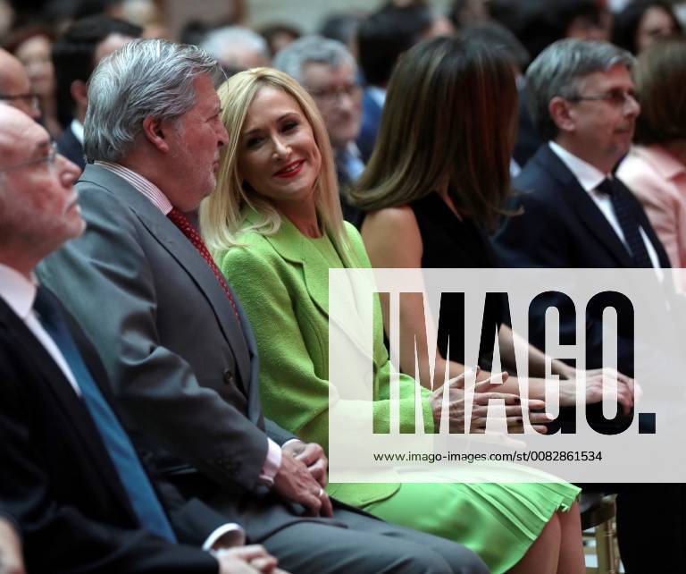 Spanish Education Minister Inigo Mendez de Vigo and Community of Madrid President Cristina Cifuentes during the SM Childen and Youth Literarture Award El barco de vapor and Gran angular at the Real Casa de Correos in Madrid, Spain, 18 April 2018. Queen Letizia of Spain chairs awarding ceremony in Madrid !ACHTUNG: NUR REDAKTIONELLE NUTZUNG!
