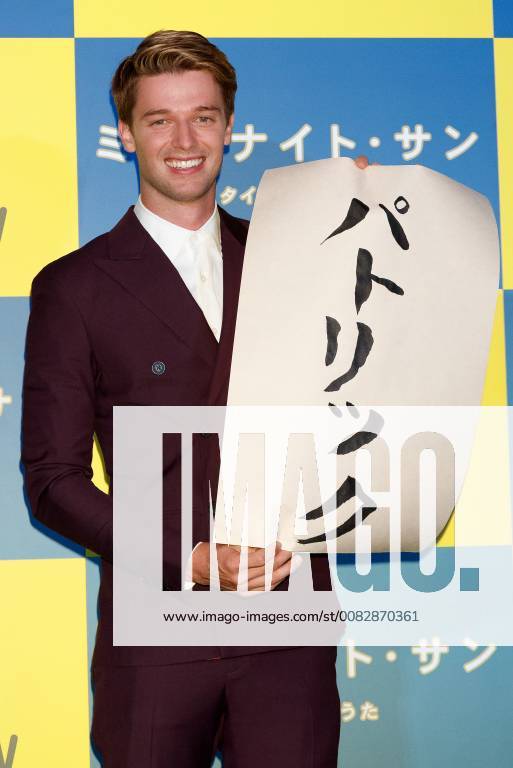 American actor Patrick Schwarzenegger writes his name in Japanese during the Japan premiere for the film Midnight Sun on April 19, 2018, Tokyo, Japan. Arnold Schwarzenegger s son visited Japan to promote his romantic movie Midnight Sun, which will be released in Japan on May 11. (gxta_patricks0005)
