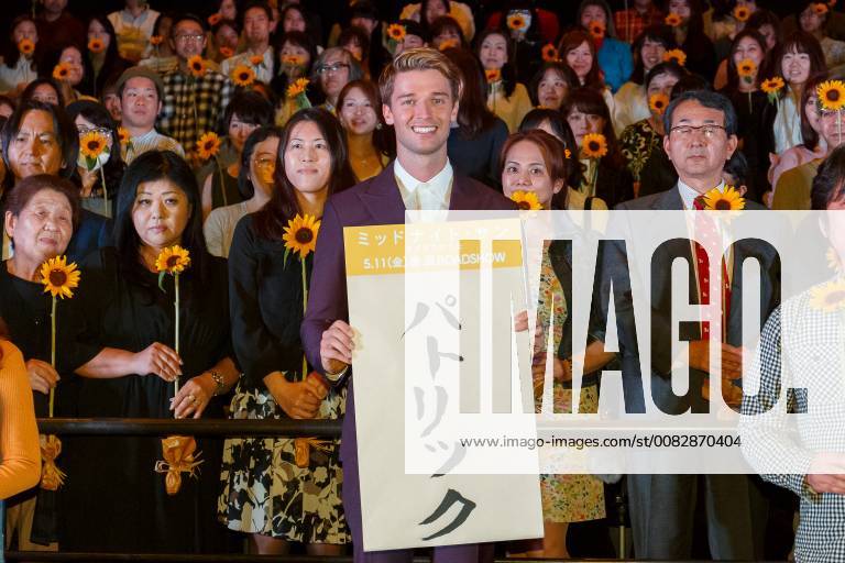 American actor Patrick Schwarzenegger poses for the cameras with the audience during the Japan premiere for the film Midnight Sun on April 19, 2018, Tokyo, Japan. Arnold Schwarzenegger s son visited Japan to promote his romantic movie Midnight Sun, which will be released in Japan on May 11. (gxta_patricks0017)