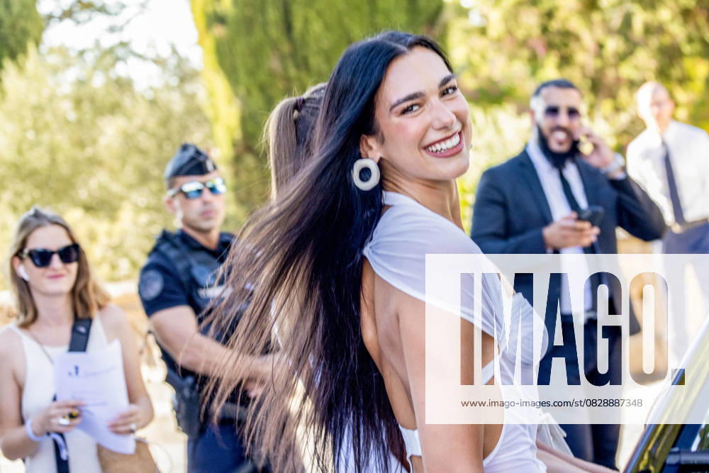 Dua Lipa Mariage de Simon Porte Jacquemus et Marco Maestri à Charleval, France, le 27 août 2022 Wedding Of Simon Porte Jacquemus And Marco Maestri on August 27, 2022 in Charleval, France Charleval France