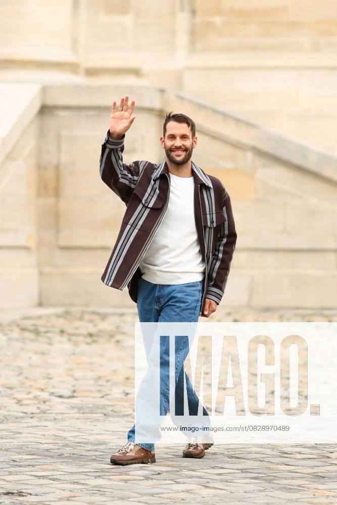 Simon Porte Jacquemus au défilé Victoria Beckham Collection Femme Prêt à porter Printemps Eté 2023 lors de la Fashion Week de Paris PFW , France, le 30 septembre 2022 Celebs attends the Victoria Beckham Collection Womenswear Spring Summer 2023 Ready to Wear show during Paris Fashion Week PFW , in Paris, France on September 30, 2022 Paris France