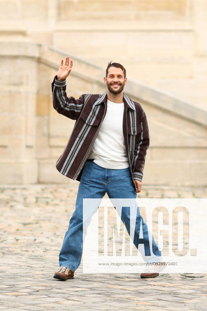 Simon Porte Jacquemus au défilé Victoria Beckham Collection Femme Prêt à porter Printemps Eté 2023 lors de la Fashion Week de Paris PFW , France, le 30 septembre 2022 Celebs attends the Victoria Beckham Collection Womenswear Spring Summer 2023 Ready to Wear show during Paris Fashion Week PFW , in Paris, France on September 30, 2022 Paris France